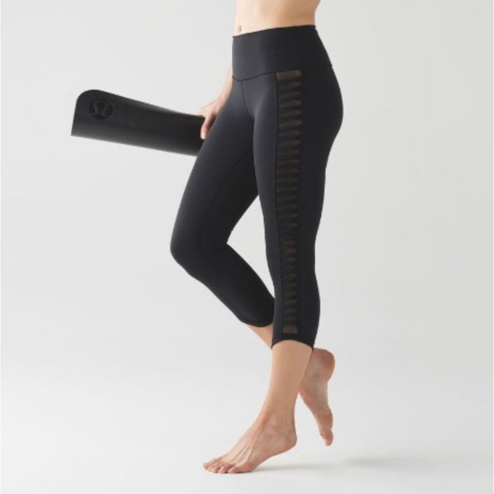 Lululemon Sunshine Salutation Crop (Full-On Luxtreme) Black Capris Leggings 6